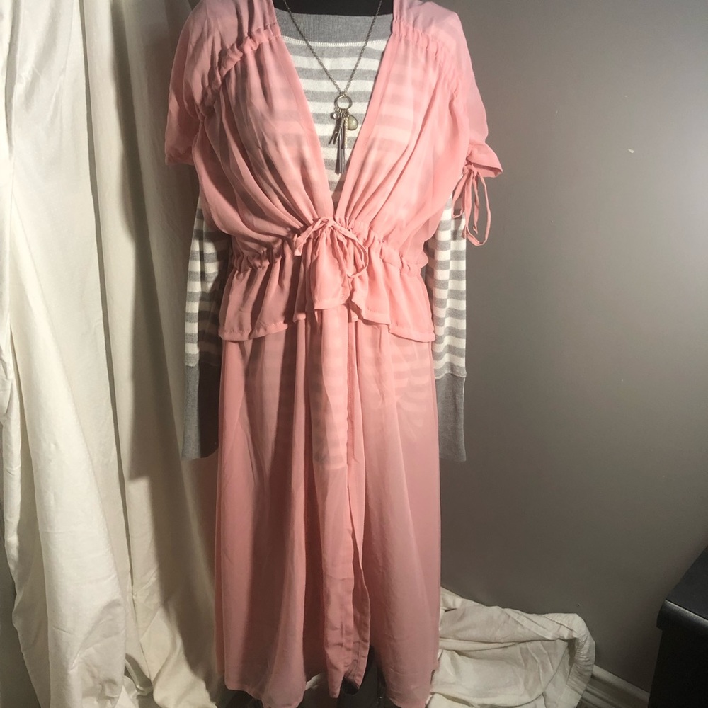 Women’s XXL floor length pink sheet Kimono never worn